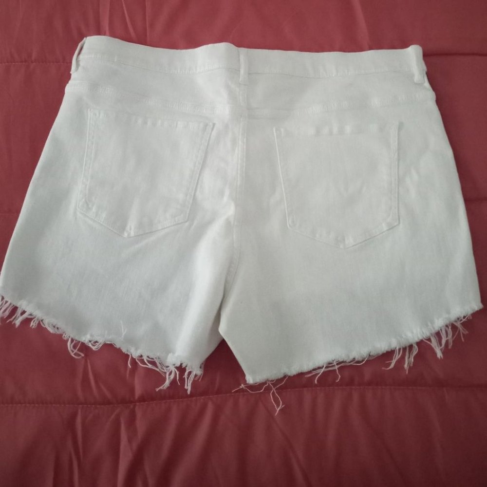 Express Woman High Rise Short - Picture 2 of 6